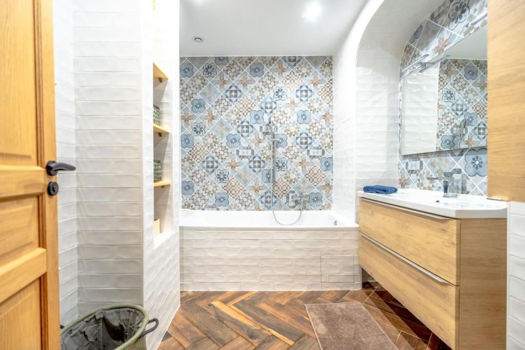 Superbe Appartement Neuf, Climatise Centre Village Le Plan-de-la-Tour Εξωτερικό φωτογραφία