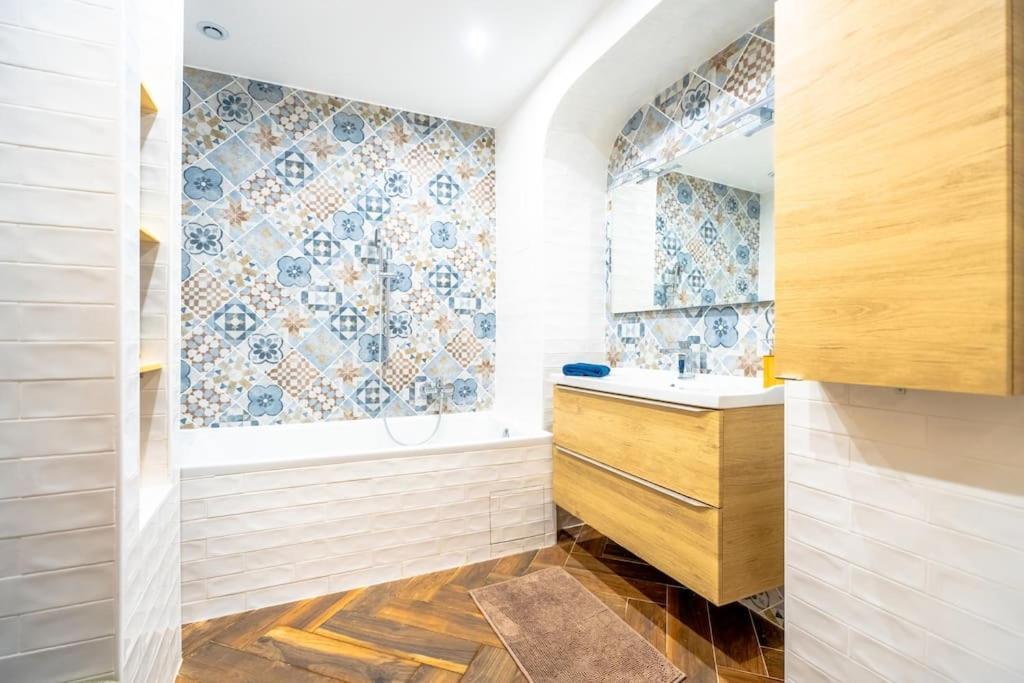 Superbe Appartement Neuf, Climatise Centre Village Le Plan-de-la-Tour Εξωτερικό φωτογραφία